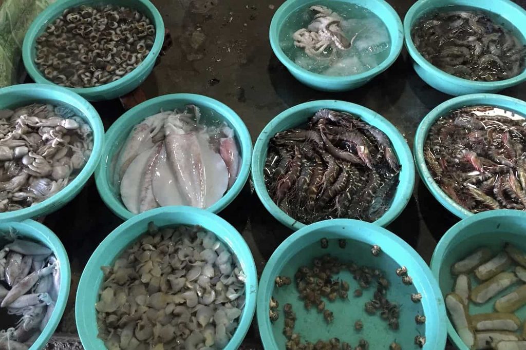 Fresh shrimp, squid, shellfish and other seafood for sale at Can Gio Market