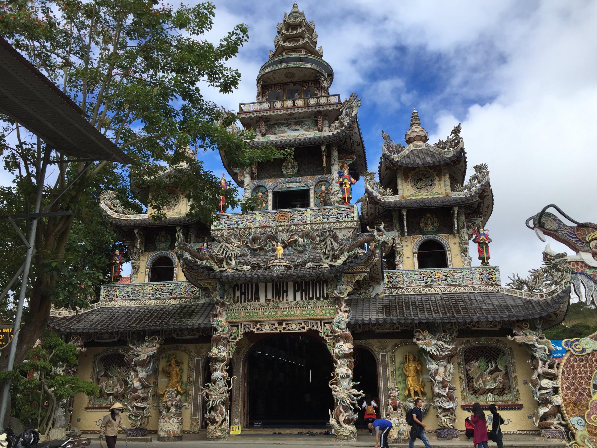 linhphuocpagoda-temple-dalat-vietnam-thebroadlife-travel-buddha