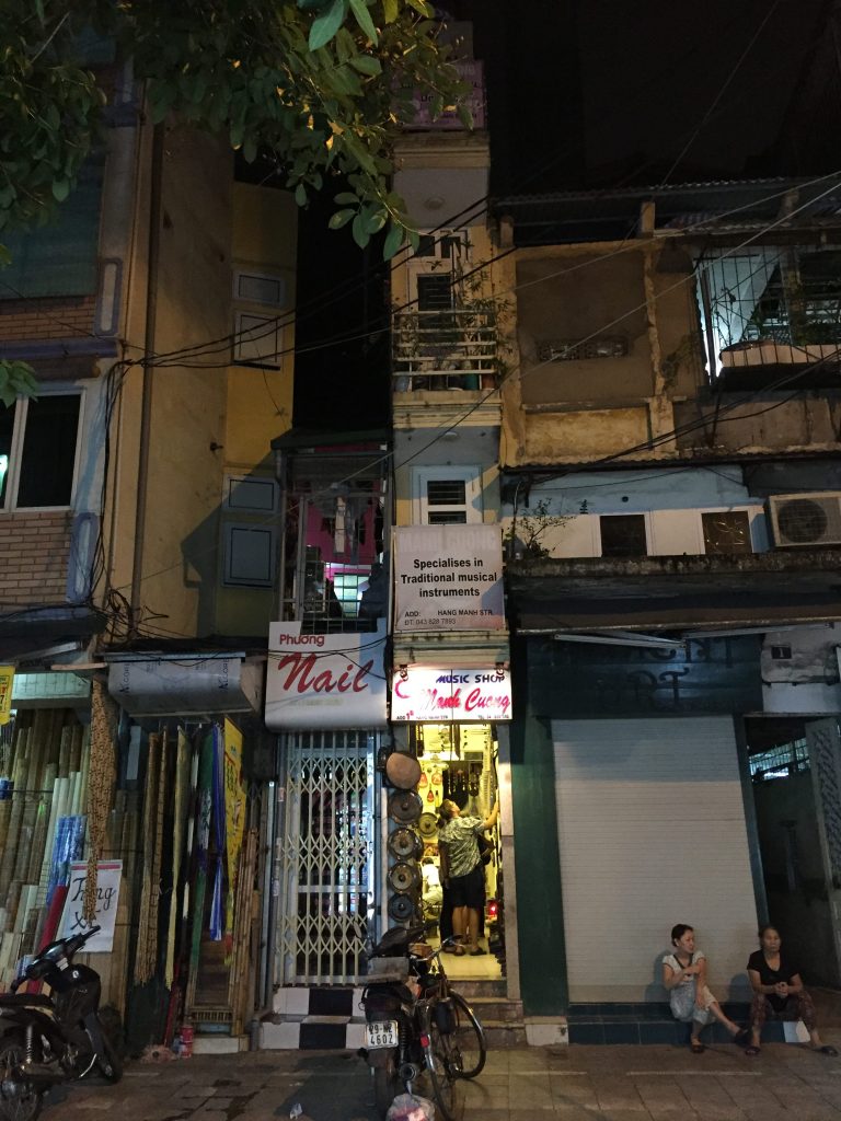 the thinnest house in Hanoi old town I saw in North to Central Vietnam trip