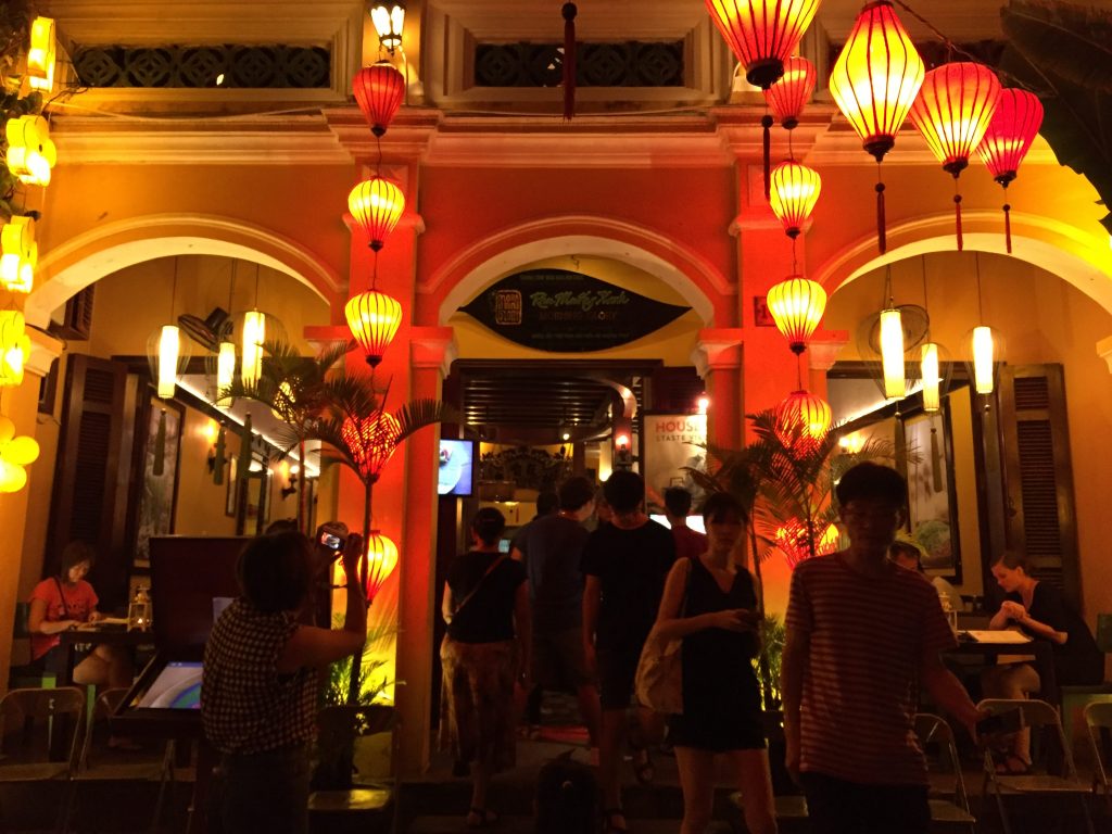 Rau Muống Xanh, a restaurant with delicious foods at the town