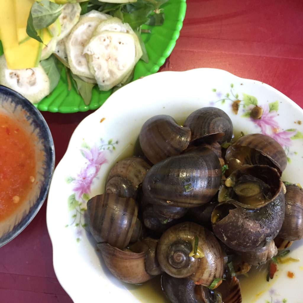 snail-seafood-quynhon-binhdinh-thebroadlife-travel-vietnam