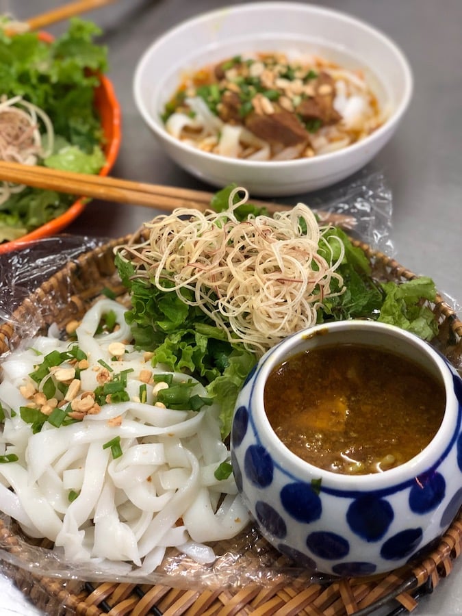 mi quang da nang - quang style noodle soup reviewed by the broad life