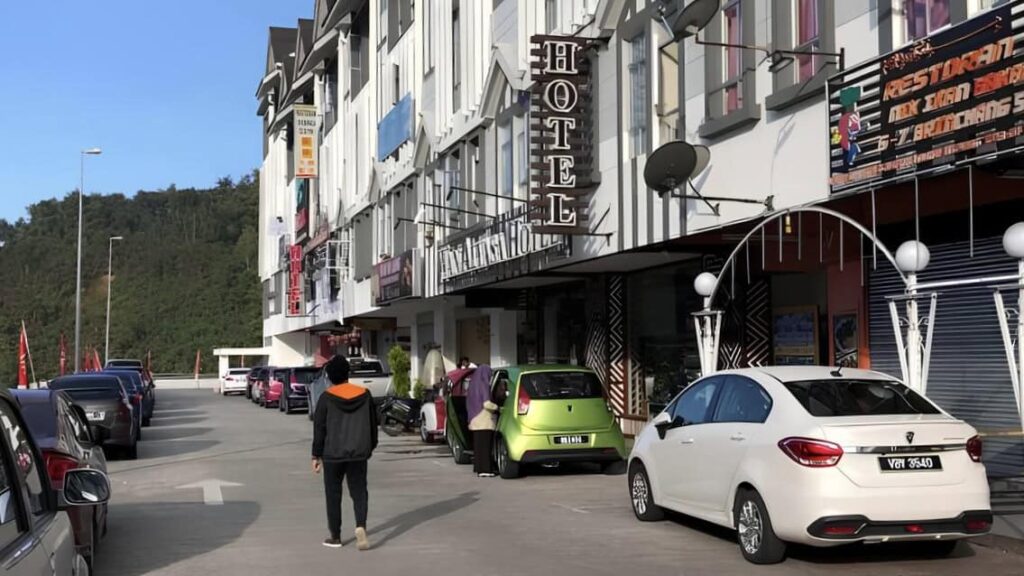 Hotel and street in Cameron Highlands, Malaysia