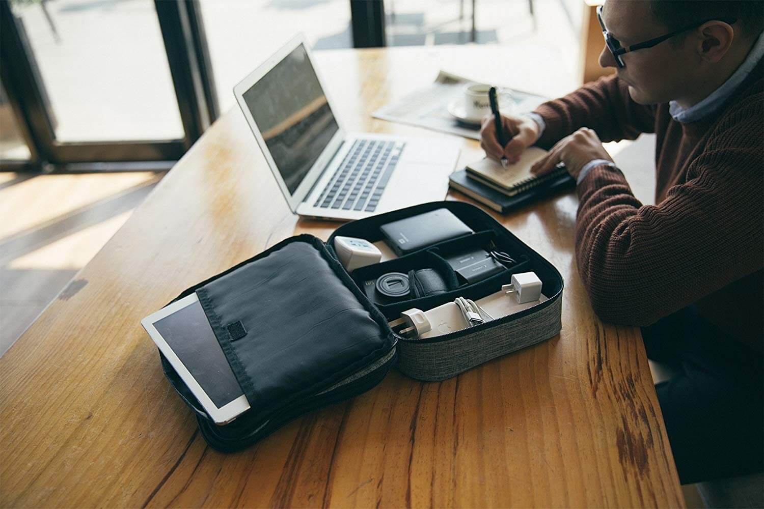 must-have iPhone accessories for travel