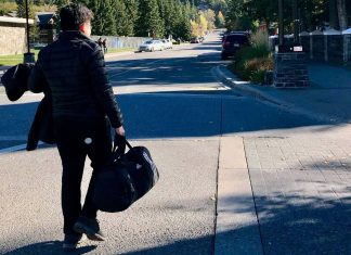 Khoi Nguyen is traveling at Banff, Canada. Traveling makes him smarter