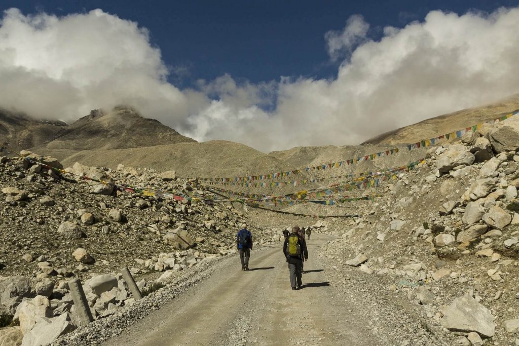 trekking experience tibet nepal with best hiking backpacks