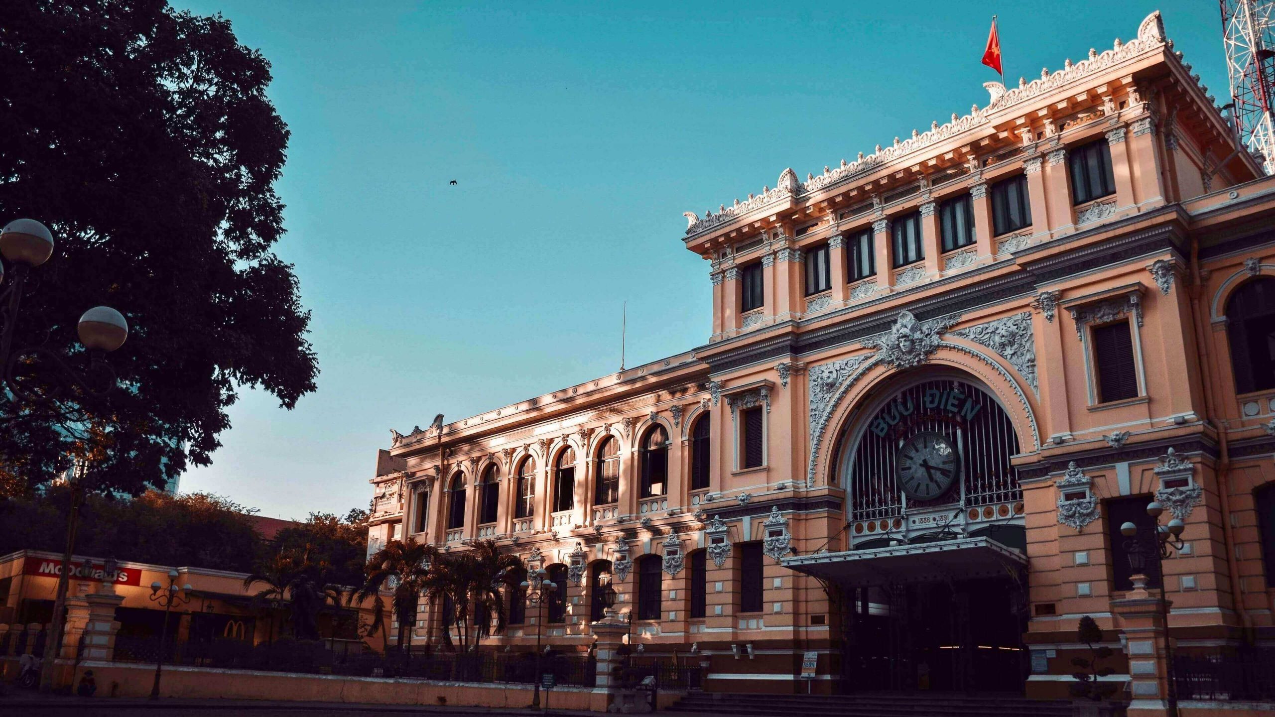 A Quick Guide to Visit Saigon Central Post Office