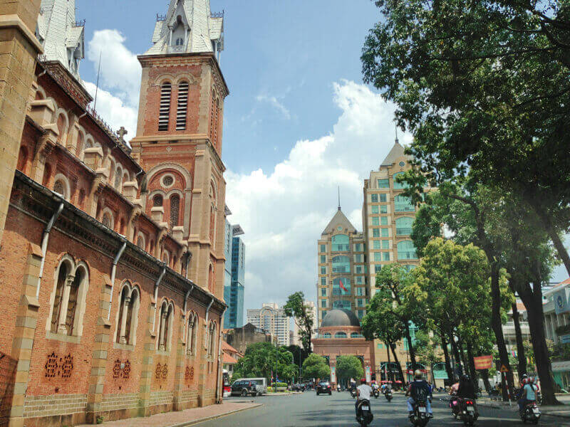 the size view of the church of Saigon