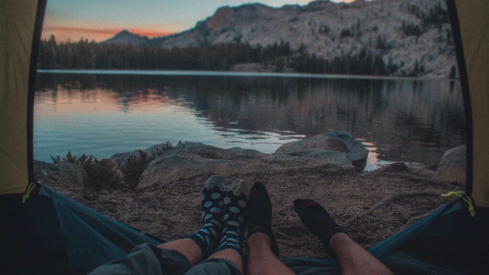 7 Awesome Romantic Camping Ideas With Your Partner