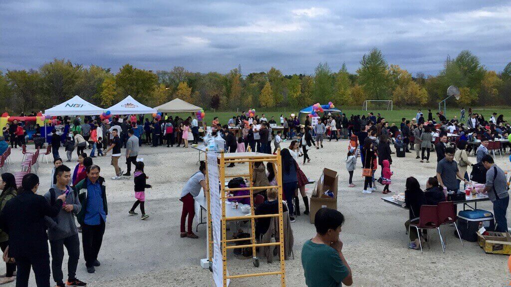 Vietnamese community in Winnipeg, Canada celebrated Mid-Autumn Festival