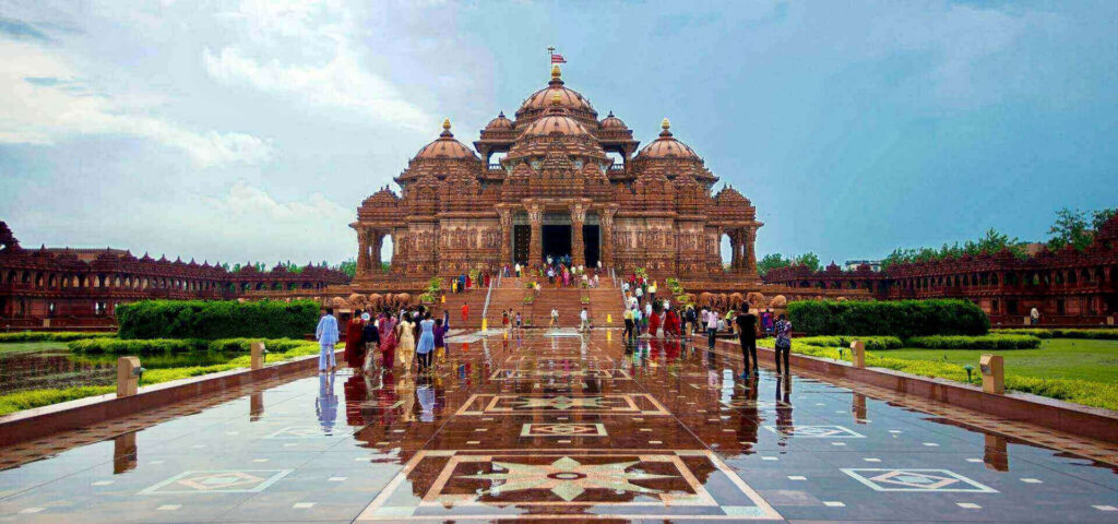Swaminarayan Akshardham one of largest ancient temples in new delhi india