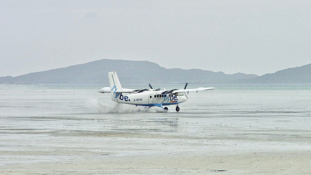 a plane lands on Traigh Mhor beach