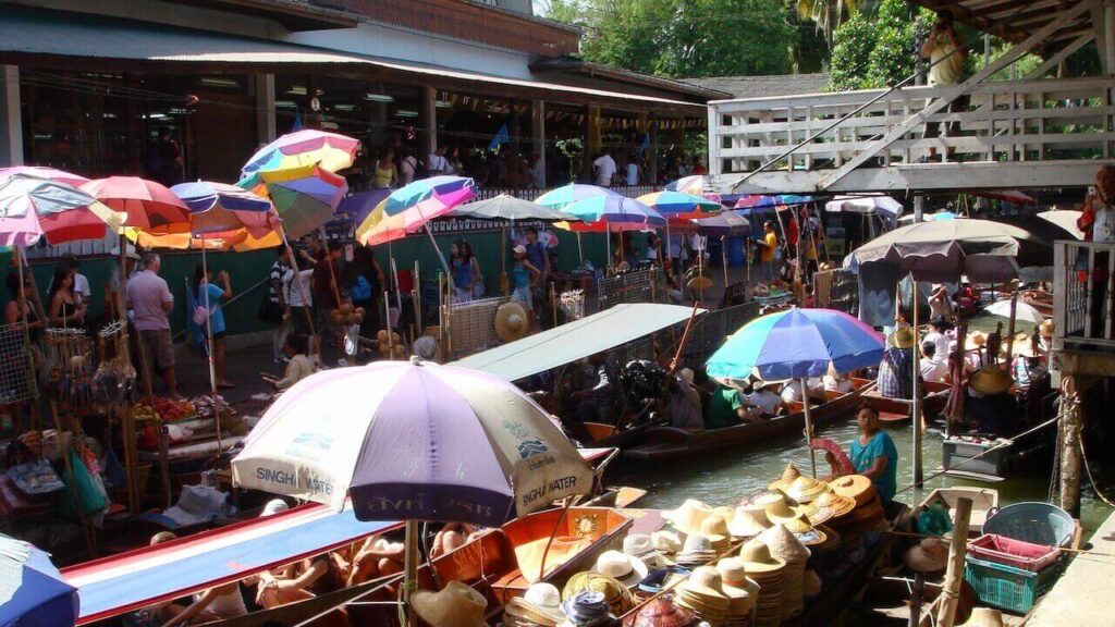 taling chan floating market tour