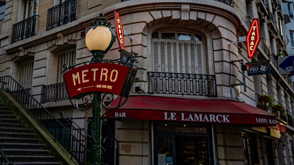 best places to stay in paris metro