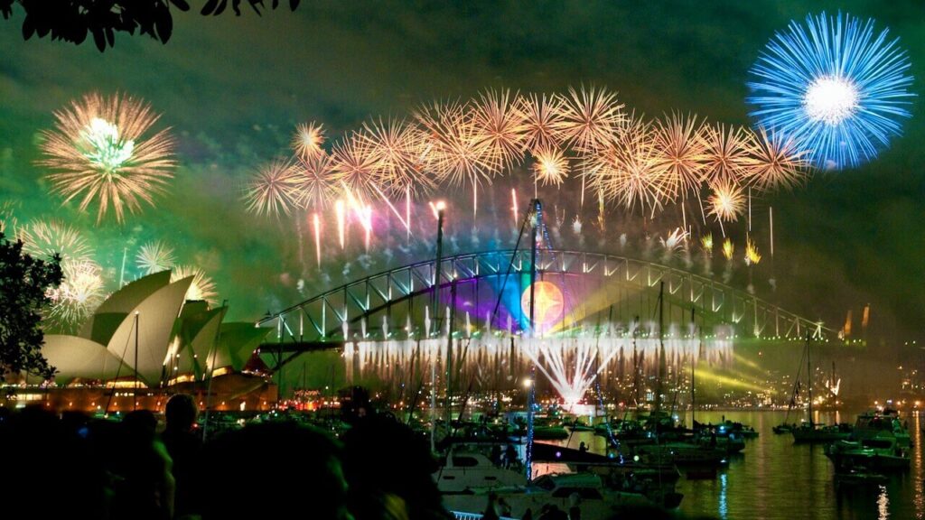Amazing view in Harbor Bridge and Opera House with the fireworks in New Year's Eve