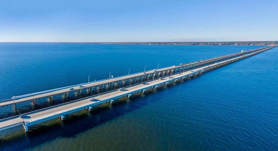Lake Pontchartrain Causeway one of the longest sea bridges in the world