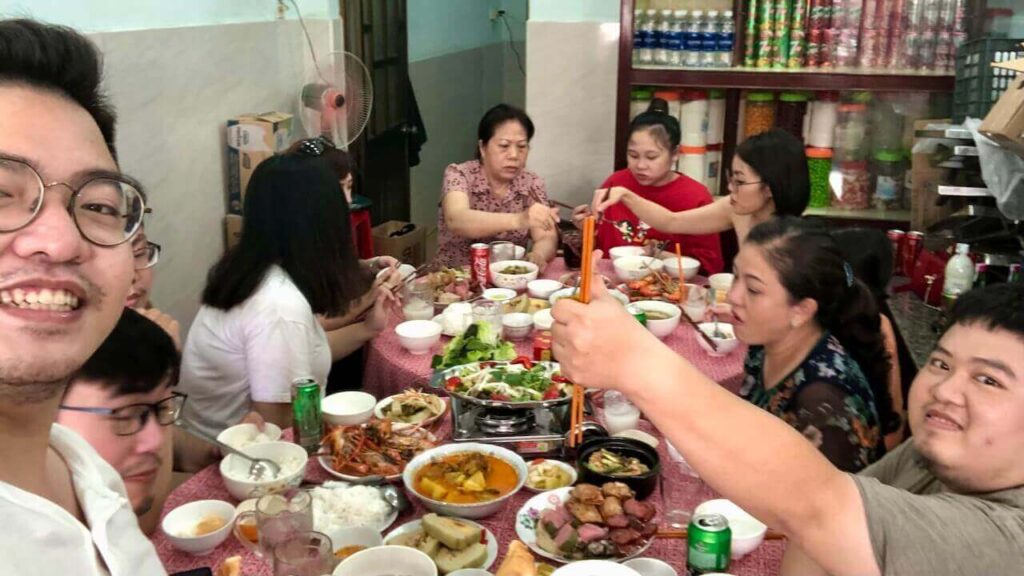 big family gathers every Lunar New Year