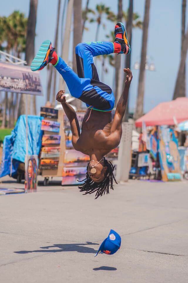 A street performer at Venice Beach Boardwalk