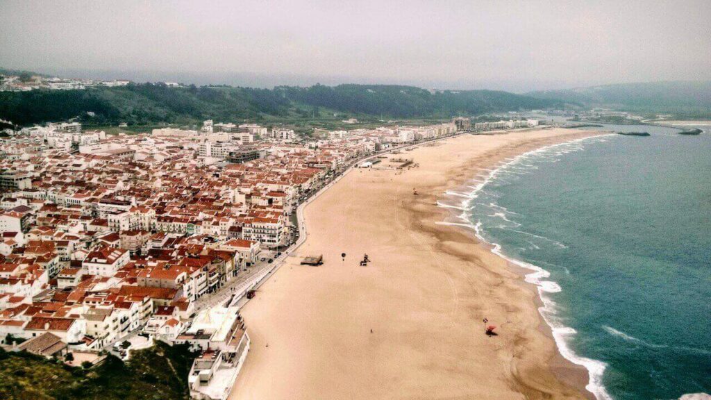 nazaré beach portugal waves