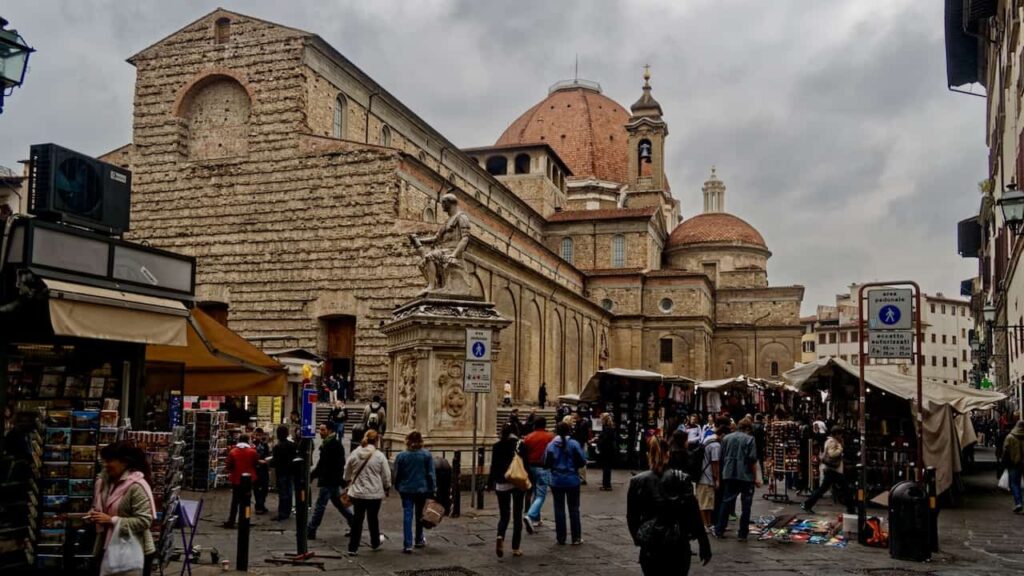 San Lorenzo is one of the best areas to stay when visit Florence if you want to experience the local market