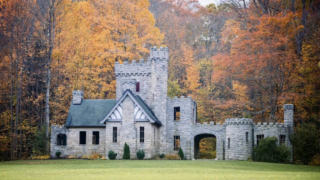 Squire's Castle fall leaves in Willoughby Hills oh