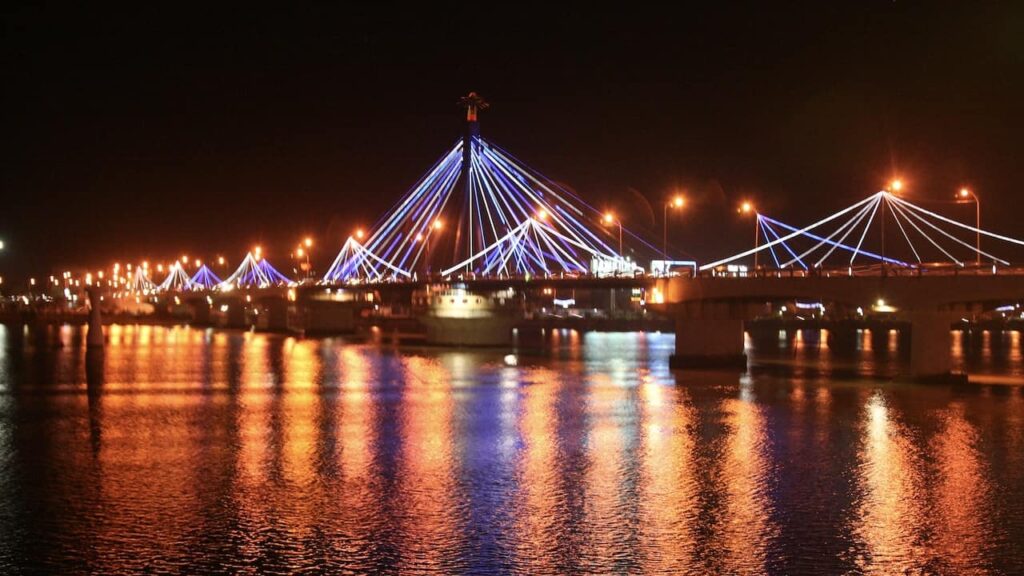 Da Nang Han River Bridge at night