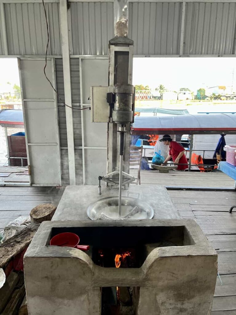 The machine is mixing rice flour and water for hu tieu