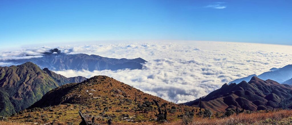 the sea-of-cloud view is a big reward for Ta Chi Nhu mountain trekking